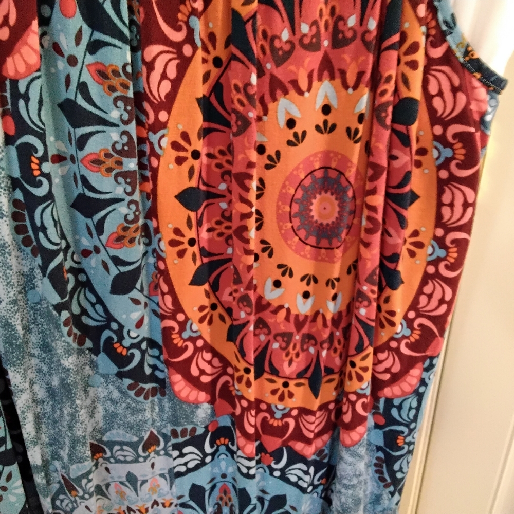 3892 Size XL Beautiful Multi Color Jumpsuit With Adjustable Straps. - Picture 2 of 5